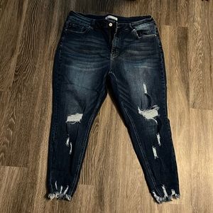 Kancan destructed ankle jeans!